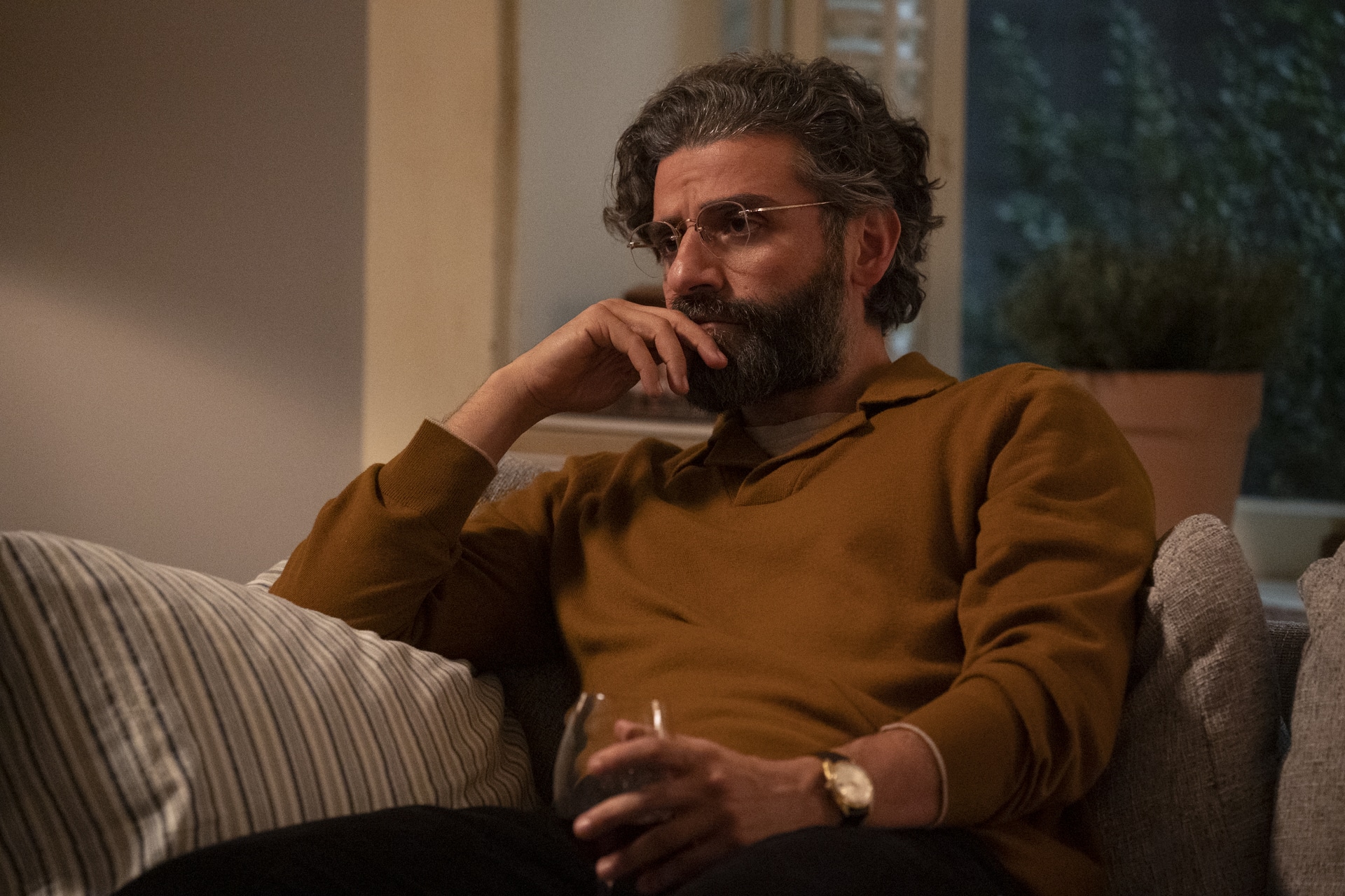 Oscar Isaac in Scenes from a Marriage Scene 3