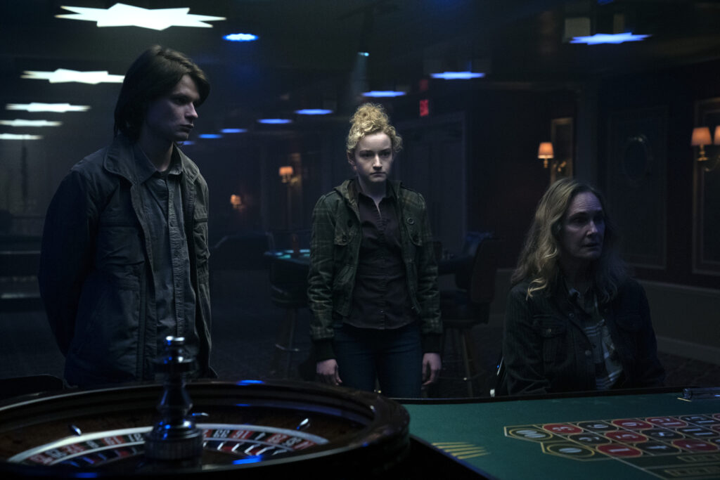 Charlie Tahan, Julia Garner, and Darlene Snell in Ozark Season 4 Episode 1