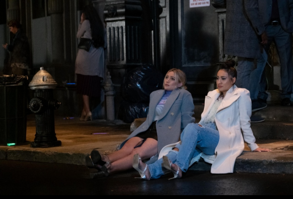 Hilary Duff and Francia Raisa in How I Met Your Father Season 1 Episode 2