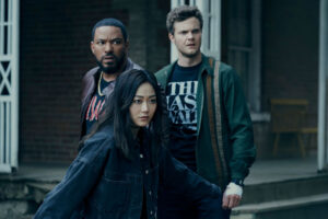 Komiko (Karen Fukuhara) guarding Mother's Milk (Laz Alonso) and Hughie (Jack Quaid)