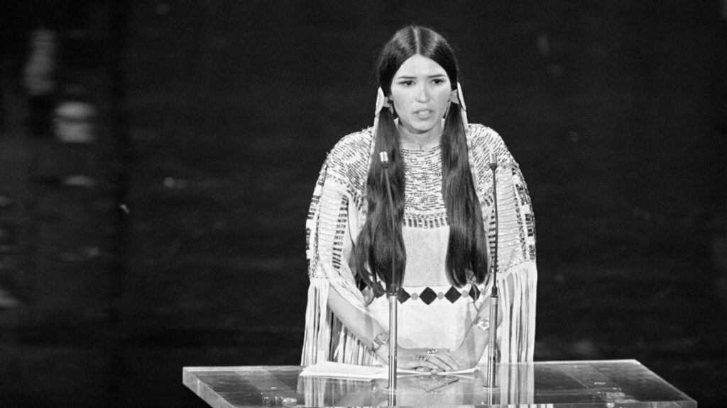 sacheen littlefeather at the 1973 Oscars in memoriam