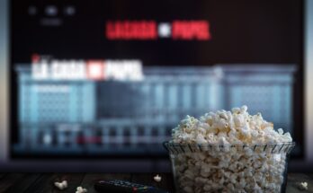 Netflix loves bingers, but likes ad revenue more