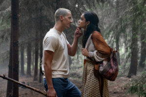 Tom Blyth as Coriolanus Snow and Rachel Zegler as Lucy Gray Baird in The Hunger Games The Ballad Of Songbirds And Snakes